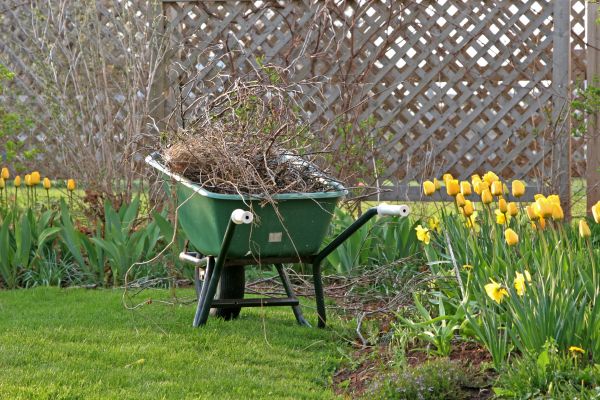 Flower Bed Cleanup Service in Oconomowoc