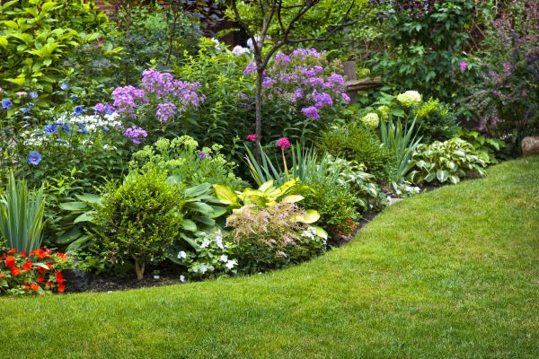 Flower Bed Service in Oconomowoc